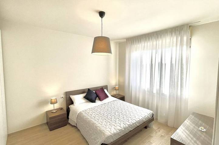 Appartement entier, This apartment is located in Prato, in a strategic area just a few meters from the Pecci Museum of Contemporary Art and 15 km from Florence. It is situated in front of the Prato Courthouse, near the central train station and the Prato Est highway exit.Id in Prato, Province de Prato