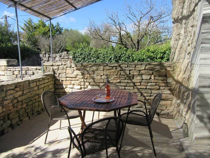 Gîte pour 4 personnes, avec piscine et terrasse, animaux acceptés