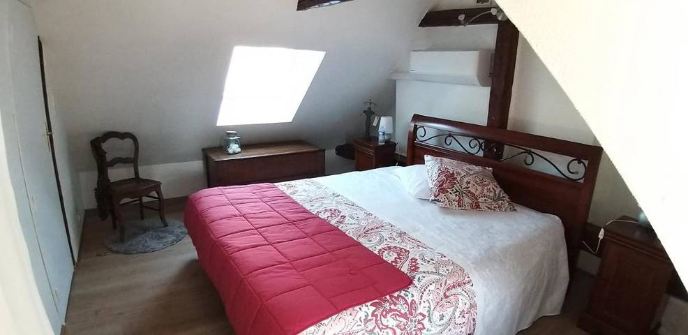 Location de vacances pour 2 personnes, avec Terrasse ainsi que Jardin et Vue à Parigné-l'Évêque