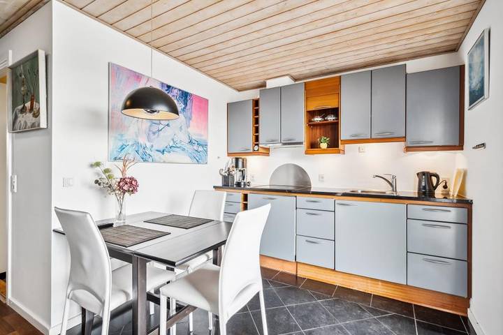 Charmantes Ferienhaus direkt am Yachthafen von Grenaa mit Terrassen zum Wasser – nah am Kattegatcenter, am Strand und gemütlichen Cafés. in Grenaa, Djursland