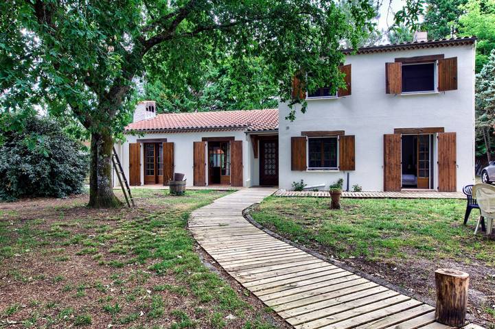 Vakantiehuis voor 12 personen, met Whirlpool en Tuin in Gironde