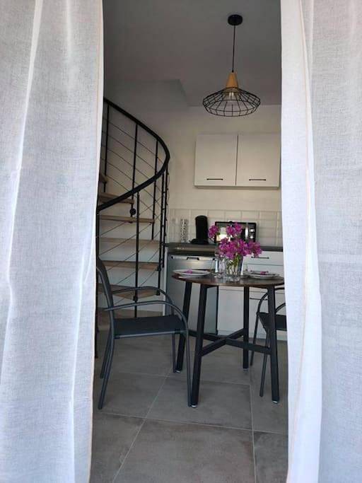 Gîte pour 4 personnes, avec piscine et jardin ainsi que vue et terrasse à Mas-Blanc-des-Alpilles - 4