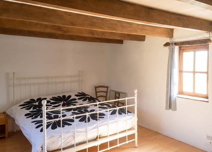 Encantadora casa en Charron con piscina compartida in Región de Aubusson