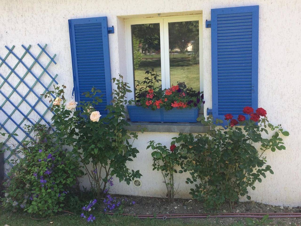 Family Room with Private Bathroom in Fresnes-en-Woëvre, Verdun