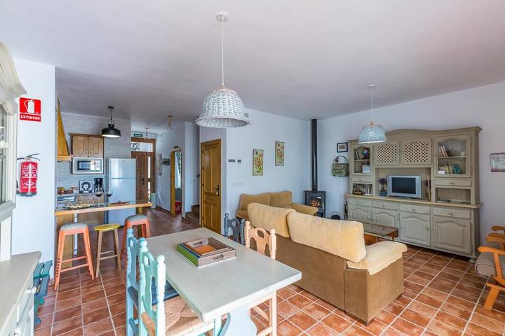 Casa rural para 18 personas, con jardín y vistas, Se admiten mascotas en Tentudía - 4