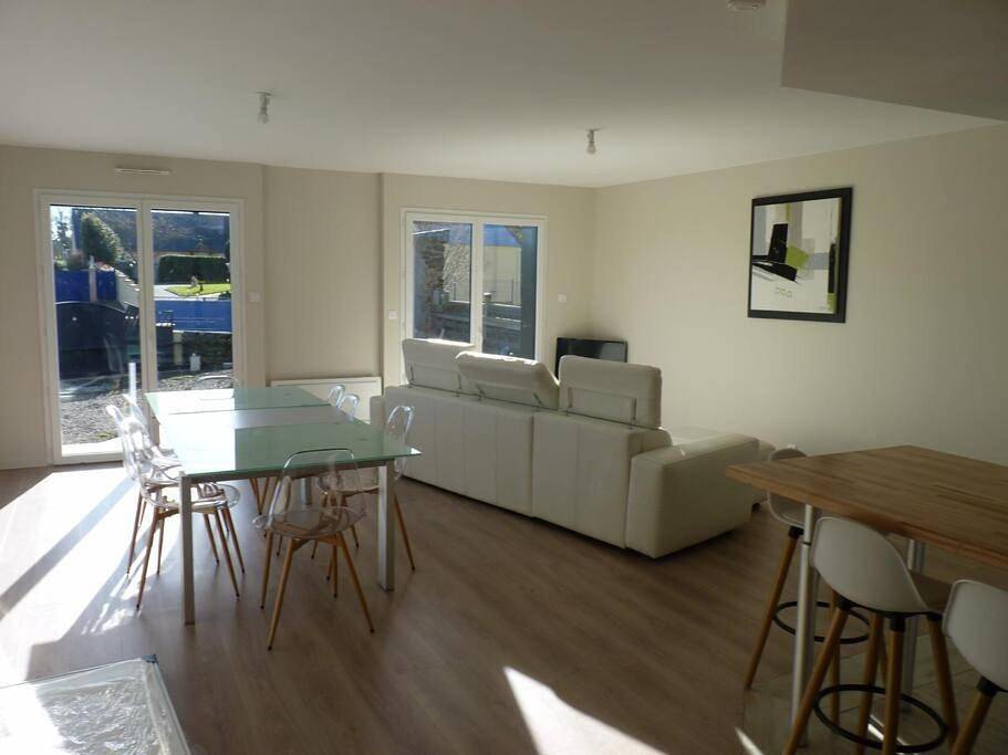 Three-Bedroom House in Saint James, Région d'Avranches