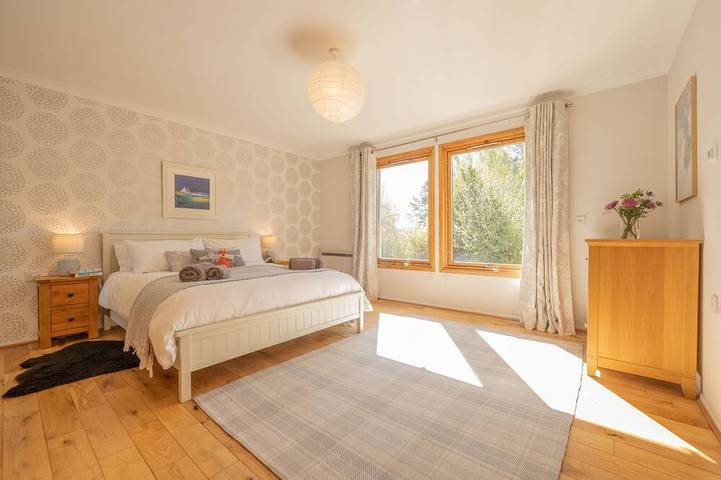 Mallachie - sleeps 8 guests  in 4 bedrooms in Boat of Garten, Highlands