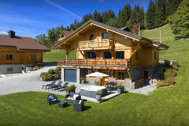 Spacious chalet for 11 with jacuzzi, near village and pistes - Ovo Network in Manigod, Región de Annecy
