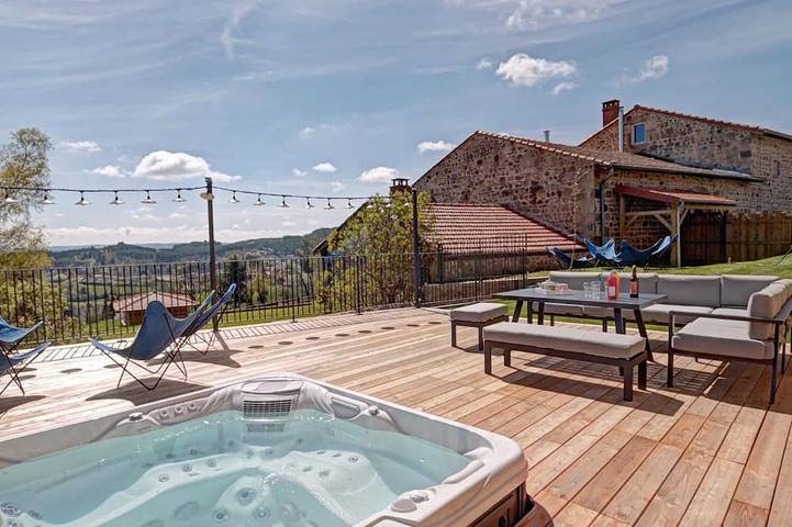 Gîte pour 10 personnes, avec jardin et piscine