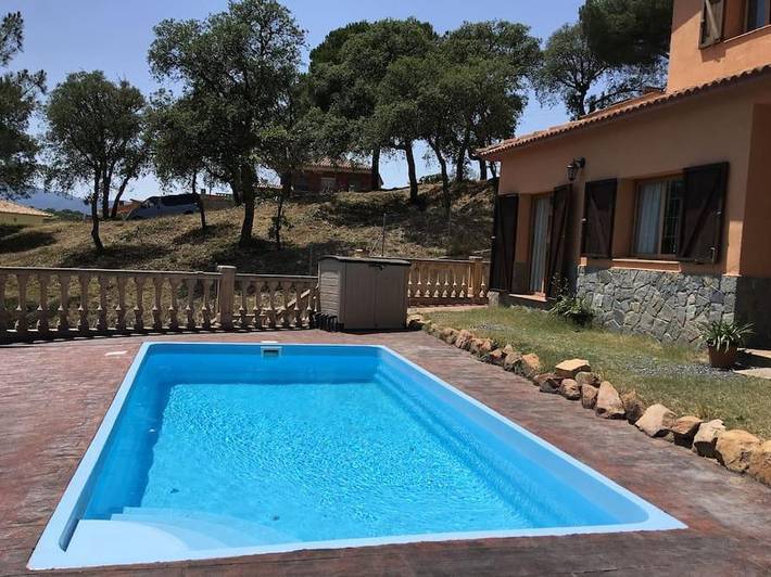 Apartamento para 8 personas, con Balcón y Terraza además de Jardín y Piscina en Tordera