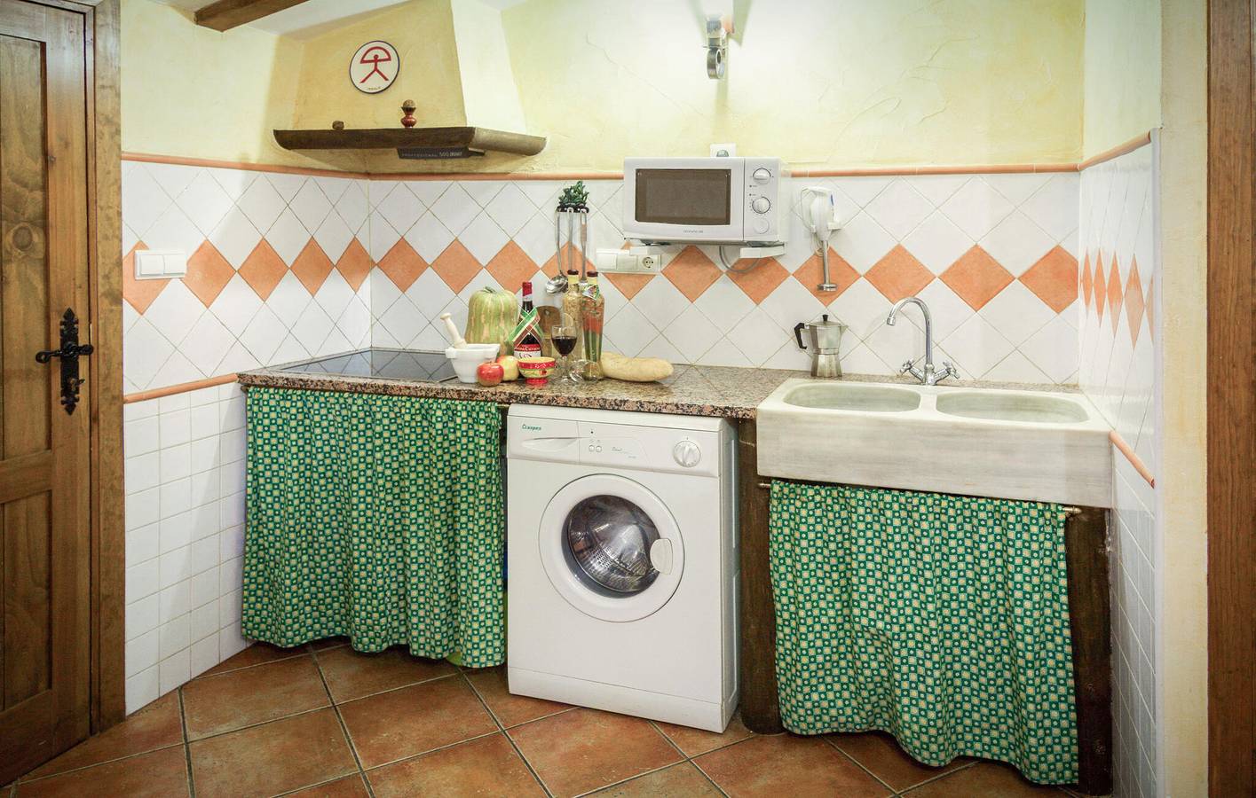 Acogedor apartamento Laroya: WiFi, aire acondicionado, chimenea, piscina, barbacoa in Laroya, Provincia de Almería