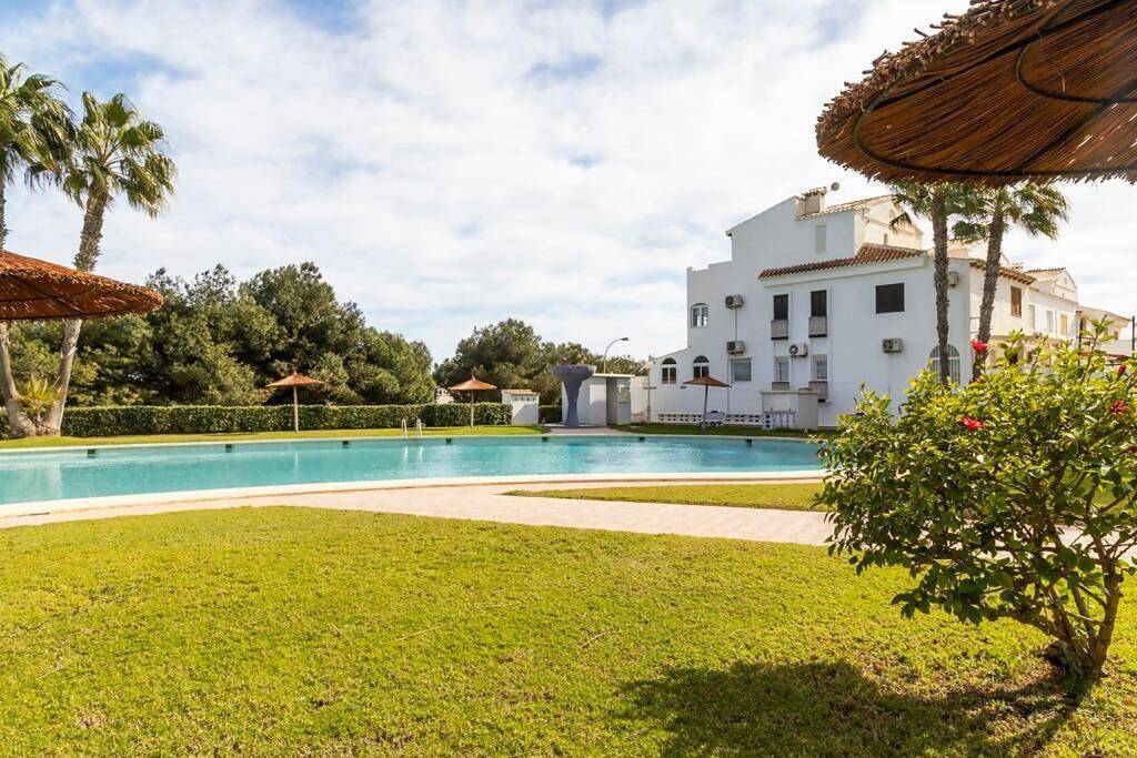 Ganze Wohnung, Two-Bedroom Apartment in Torrevieja, Costa Blanca