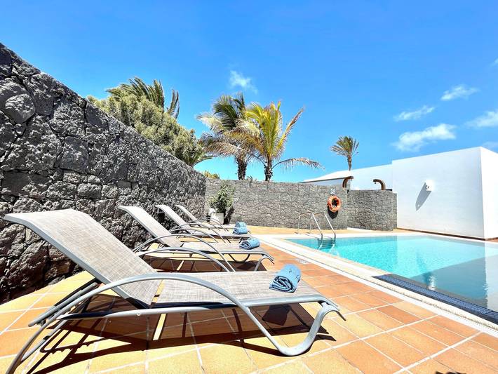 Chalet para 6 personas, con piscina además de jardín y vistas al mar en Lanzarote - 4
