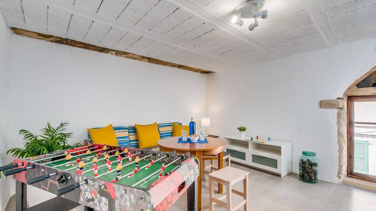 Holiday home for 4 people with terrace in Alcudia Old Town, Alcúdia