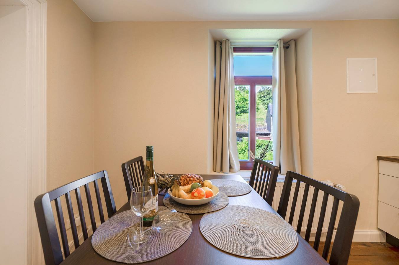 Geheel appartement, Appartement 'Alte Stadtvilla Am Weinberg 5' met gedeelde tuin en Wi-Fi in Traben-Trarbach, Bernkastel-Kues en Omgeving