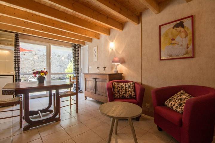 Gîte pour 2 personnes, avec Terrasse ainsi que Jardin et Piscine à Crach - 4