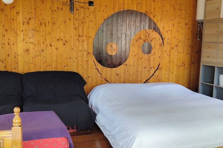 Ganze Wohnung, Penthouse-loft with natural light and sun all day overlooking the city center. in Olot, Naturpark Zona Volcànica de la Garrotxa