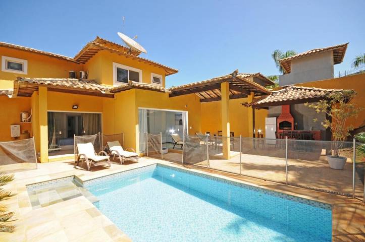 Casas e apartamentos de temporada para 2 pessoas, com jardim e piscina em Praia da Ferradura