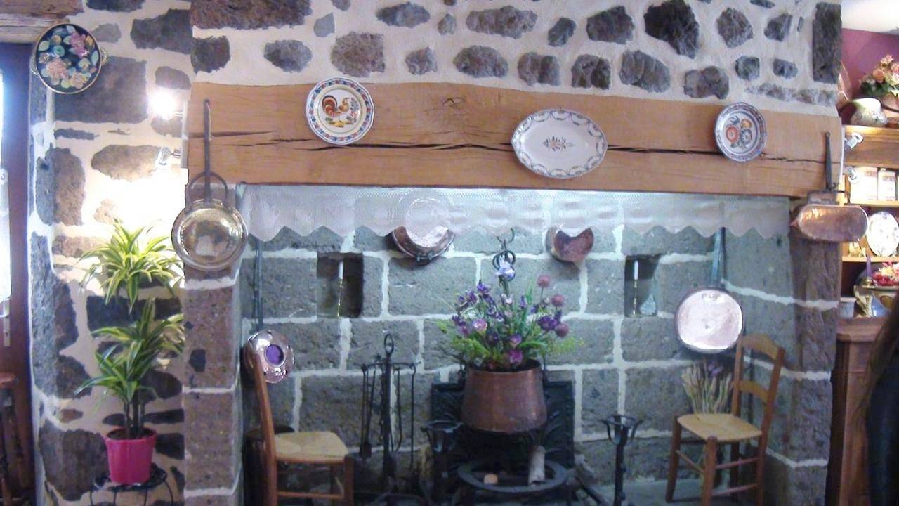 Double Room in Saint-Martin-sous-Vigouroux, Parc naturel régional des Volcans d'Auvergne