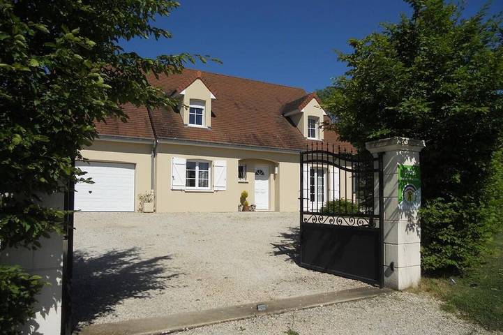 Location de vacances pour 7 personnes, avec jardin à Demigny