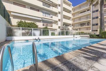 Gîte pour 4 personnes, avec terrasse dans Plage de la Salis