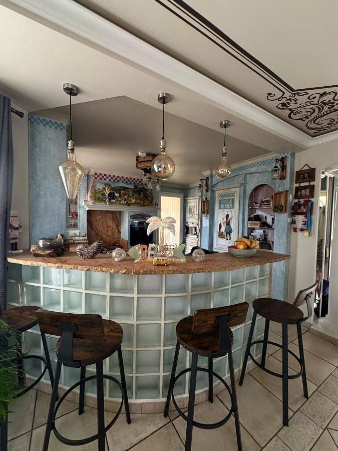 Location de vacances pour 9 personnes, avec piscine ainsi que jardin et vue à Puimisson - 3