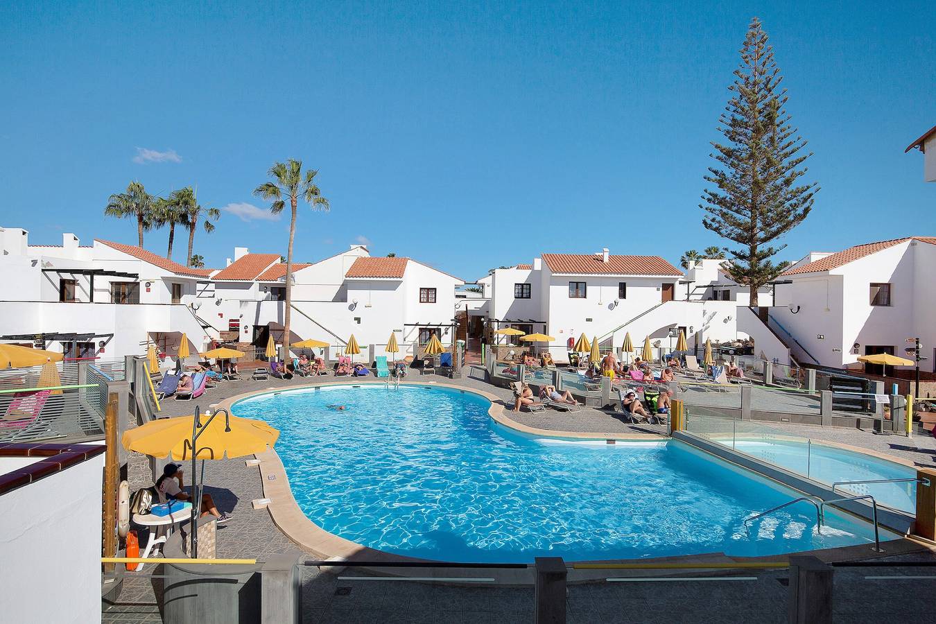 Apartamento entero, Apartamento "Galcanary" con vistas a la montaña, piscina y Wi-Fi in Caleta de Fuste, Antigua