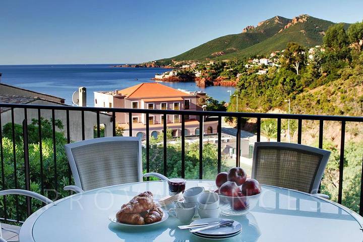 Ferienhaus für 4 Personen, mit Balkon/Terrasse und Pool in Théoule-sur-Mer