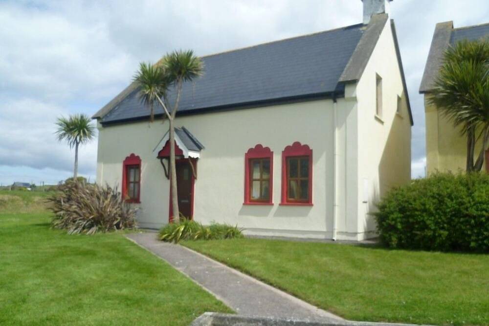 Entire apartment, Kinsale No 6 - sleeps 8 guests  in 4 bedrooms in County Cork