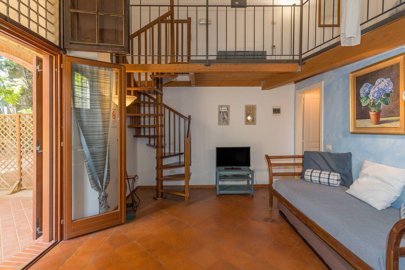 Apartamento entero, Apartamento 'Villa I Tigli - Iris' con piscina compartida, Wi-Fi y aire acondicionado in Campiglia Marittima, Costa Etrusca