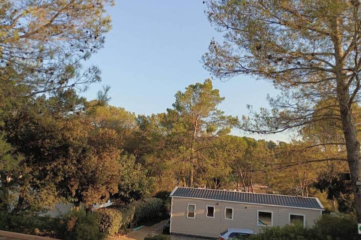 Location de vacances pour 6 personnes, avec jardin et piscine à Pierrefeu-du-Var