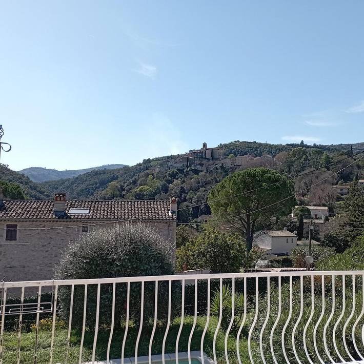 Appartement de vacances pour 4 personnes, avec jardin ainsi que vue et piscine