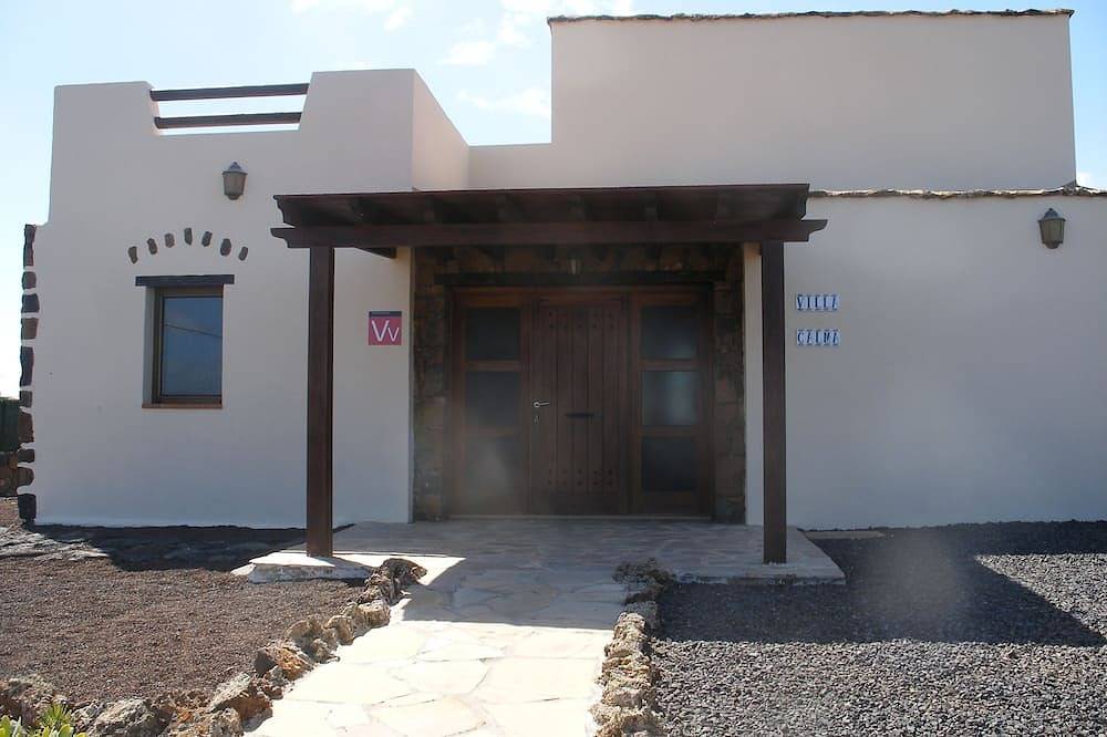 Magnificent house with private pool to enjoy with family and friends in Lajares, La Oliva