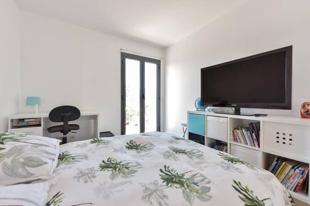 Contemporary Villa with Pool & Jacuzzi in La Roquette-sur-Siagne, Cannes regio
