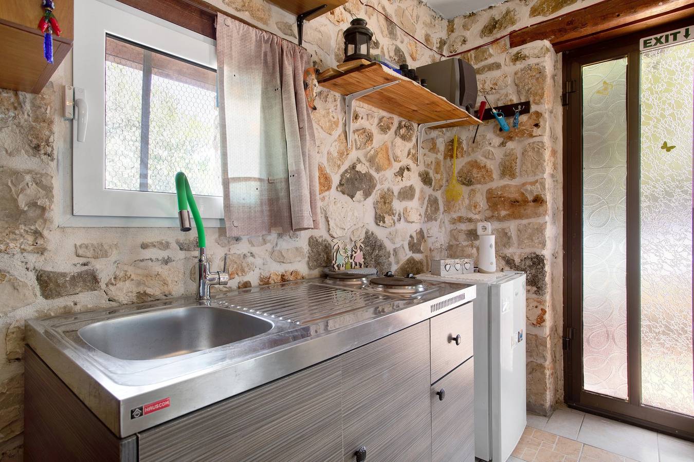 Vakantiehuis "Lithahiro Stone House" met privé terras, foto 12