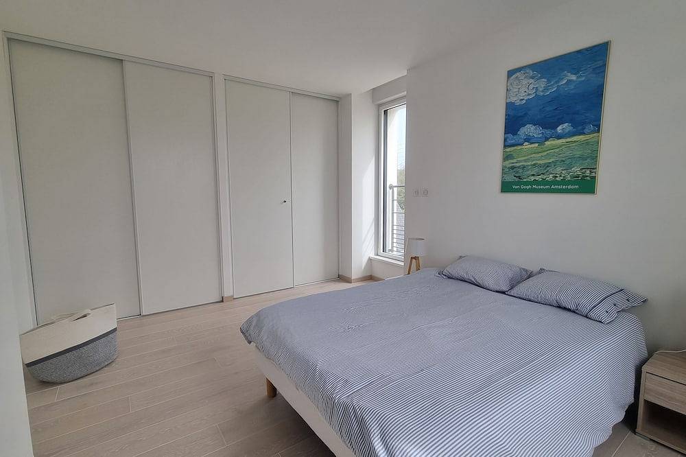 Breton house in the heart of the village, 50 m from the port and beach in Lesconil, Plobannalec-Lesconil