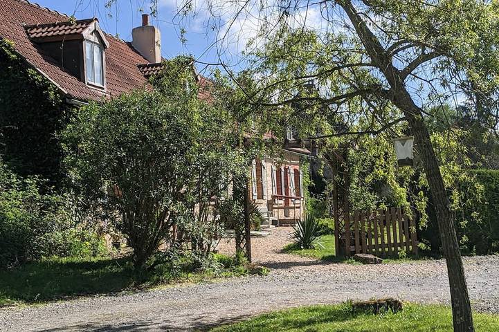 Gîte pour 3 personnes, avec Terrasse ainsi que Jardin et Piscine à Cromac