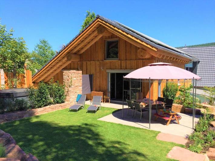 Ferienwohnung für 8 Personen, mit Whirlpool und Terrasse sowie Garten und Pool in Landkreis Miltenberg