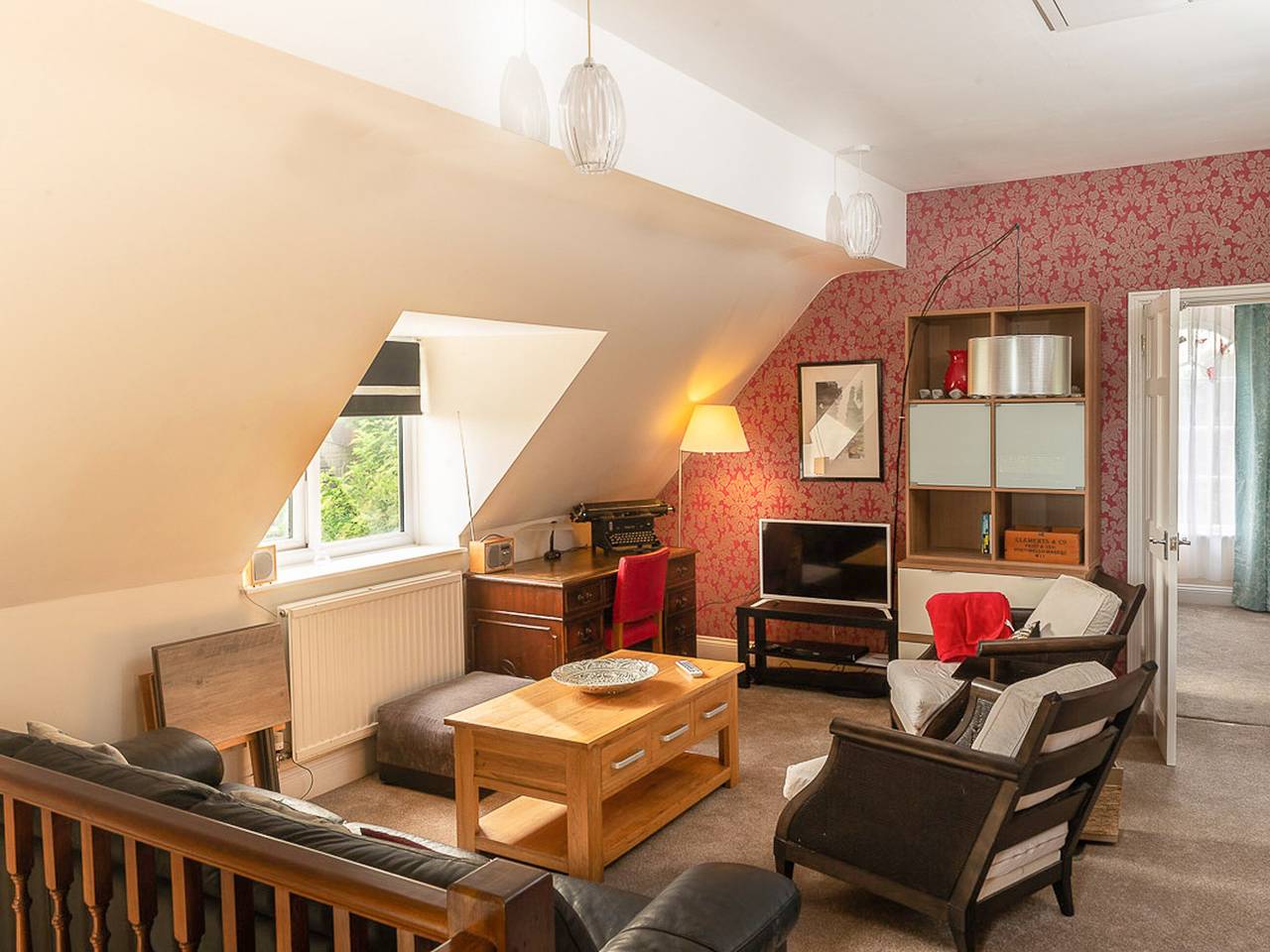 Apartment Hole 18 3/4 in Stroud, Gloucestershire