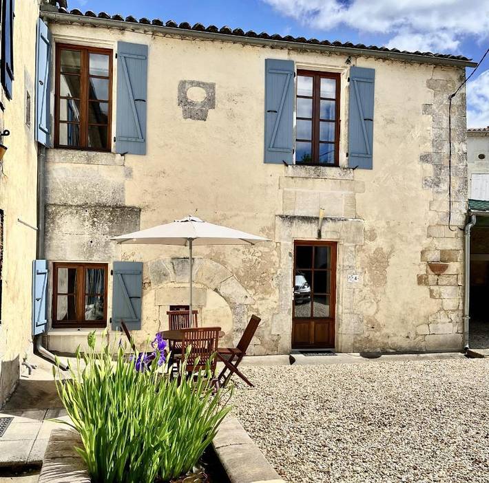Location de vacances pour 4 personnes, avec vue et jardin à Bourg-Charente - 2