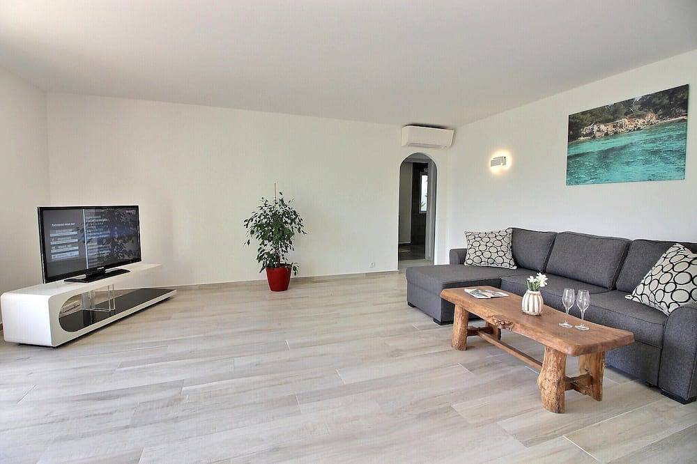 Bel Appart 50 m2 Dans le Site Classé de Mougins, Clim Terrasse in Mougins, Cannes region
