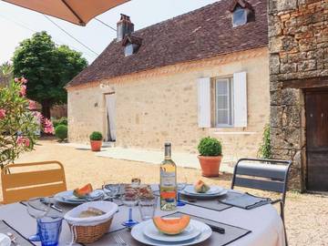 Gîte pour 4 personnes, avec terrasse et jardin à Tourtoirac