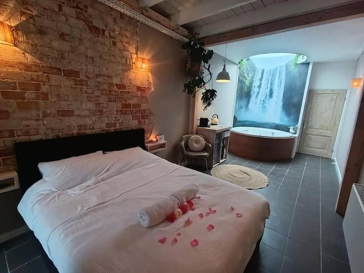 Ferienwohnung für 2 Personen, mit Whirlpool und Pool sowie Sauna