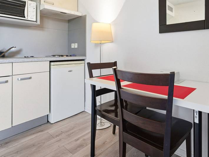 Ganze Wohnung, Gemütliches Studio mit Terrasse und Parkplatz – Haustierfreier Rückzugsort in Grasse, Mittelmeerküste (Frankreich)