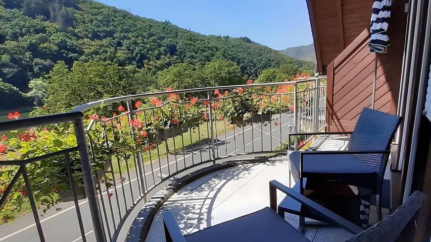 Chambre charmante avec balcon et vue sur la Moselle pour 2 personnes (17 m²) à Ediger-Eller in Ediger-Eller, Cochem-Zell