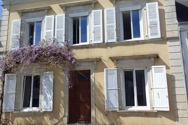 Gîte pour 10 personnes, avec jardin et jacuzzi à Rouessé-Vassé