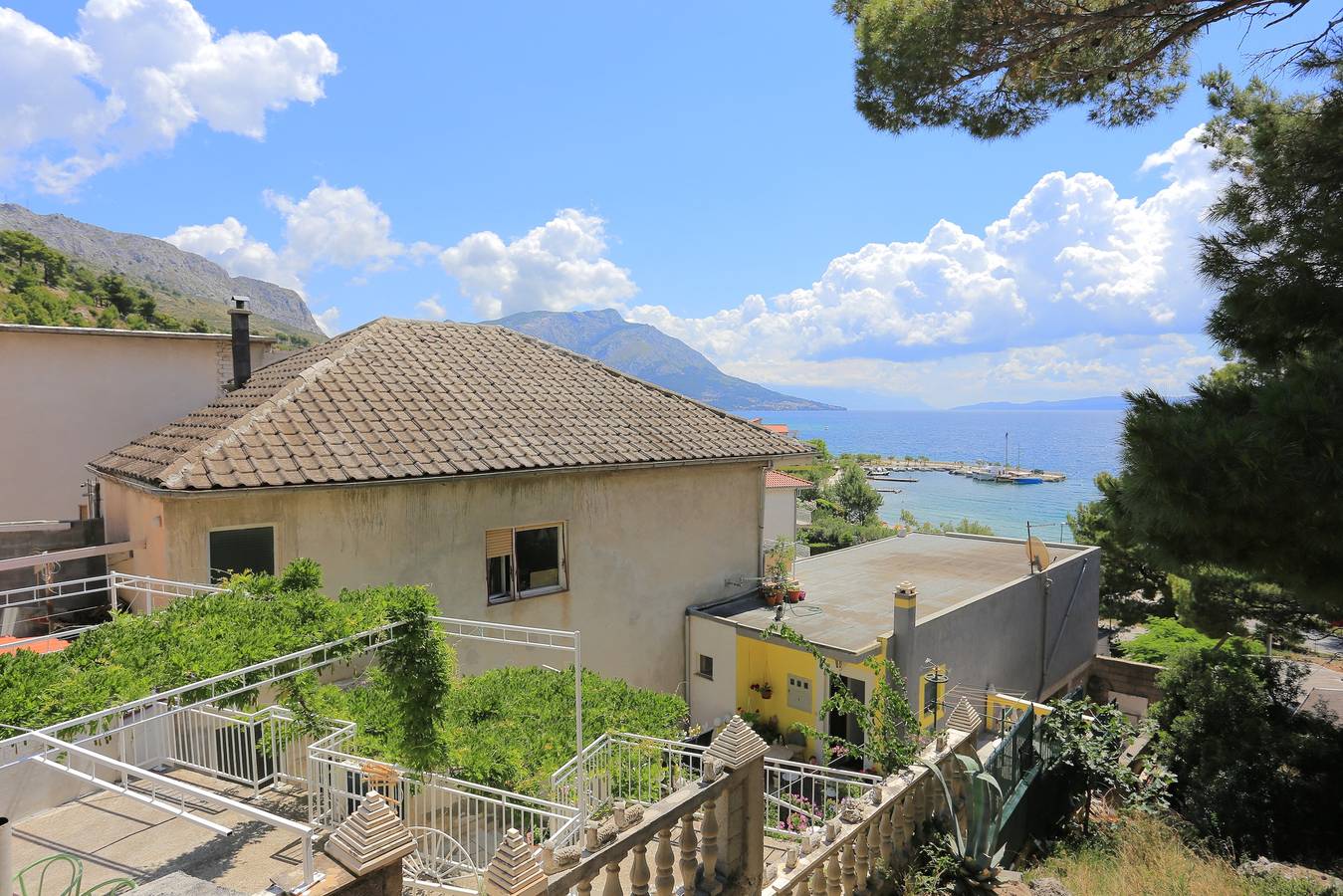Entire apartment, One bedroom apartment with terrace and sea view Duće (Omiš) A-18302-b in Dugi Rat, Omiš-Riviera
