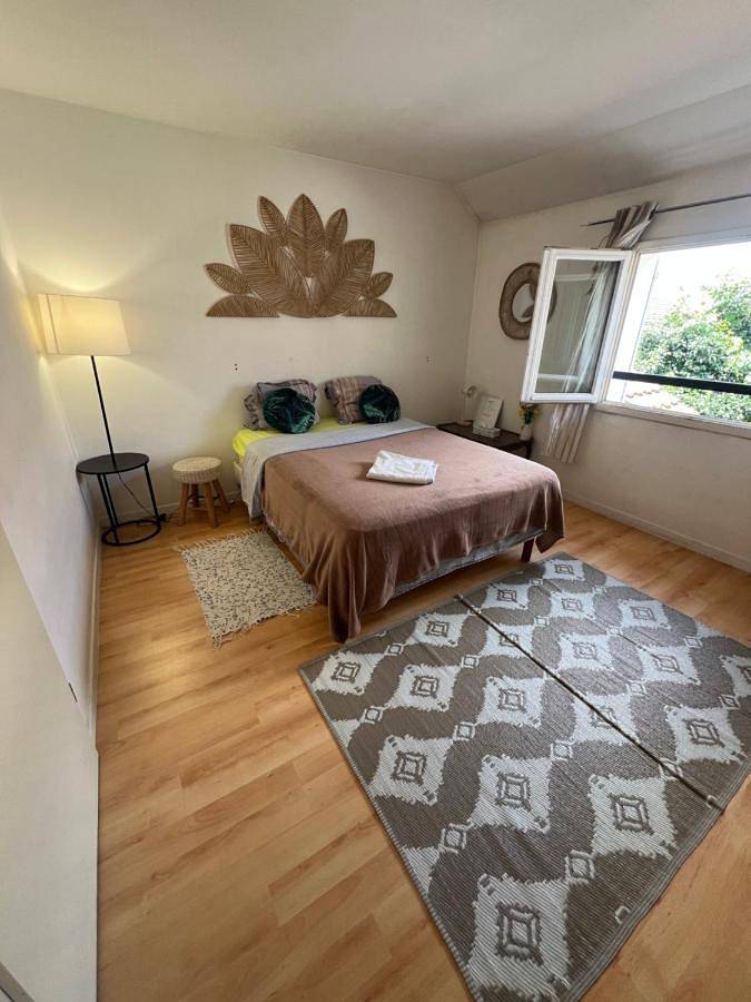 Double Room with Shared Bathroom in Roissy-en-France, Val-d'Oise