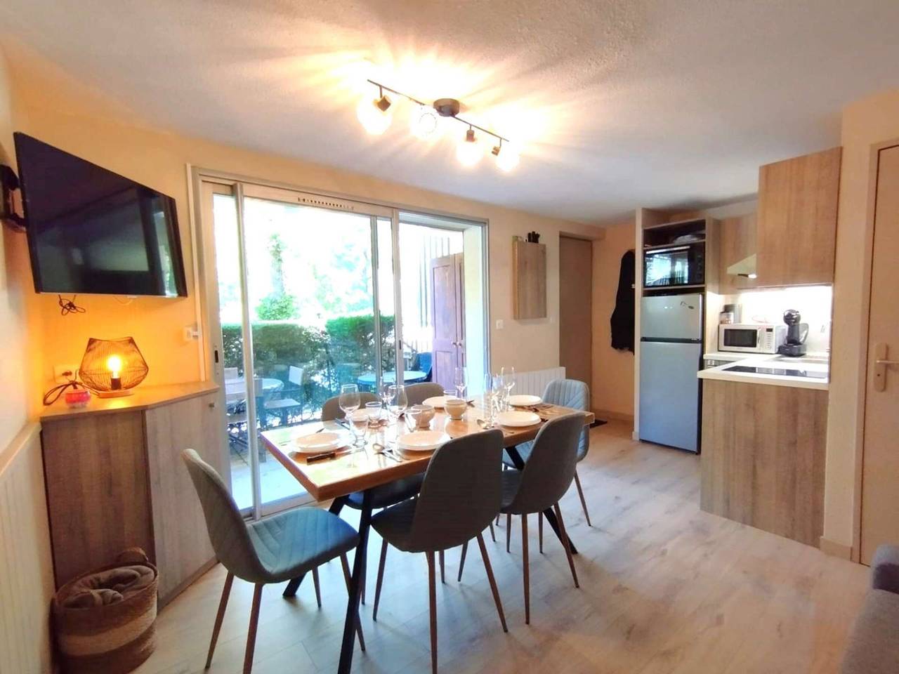 Entire apartment, Charming 2Br Apartment for 6 with Terrace, Parking, Ski Locker in Vignec in Vignec, Pyrenees National Park