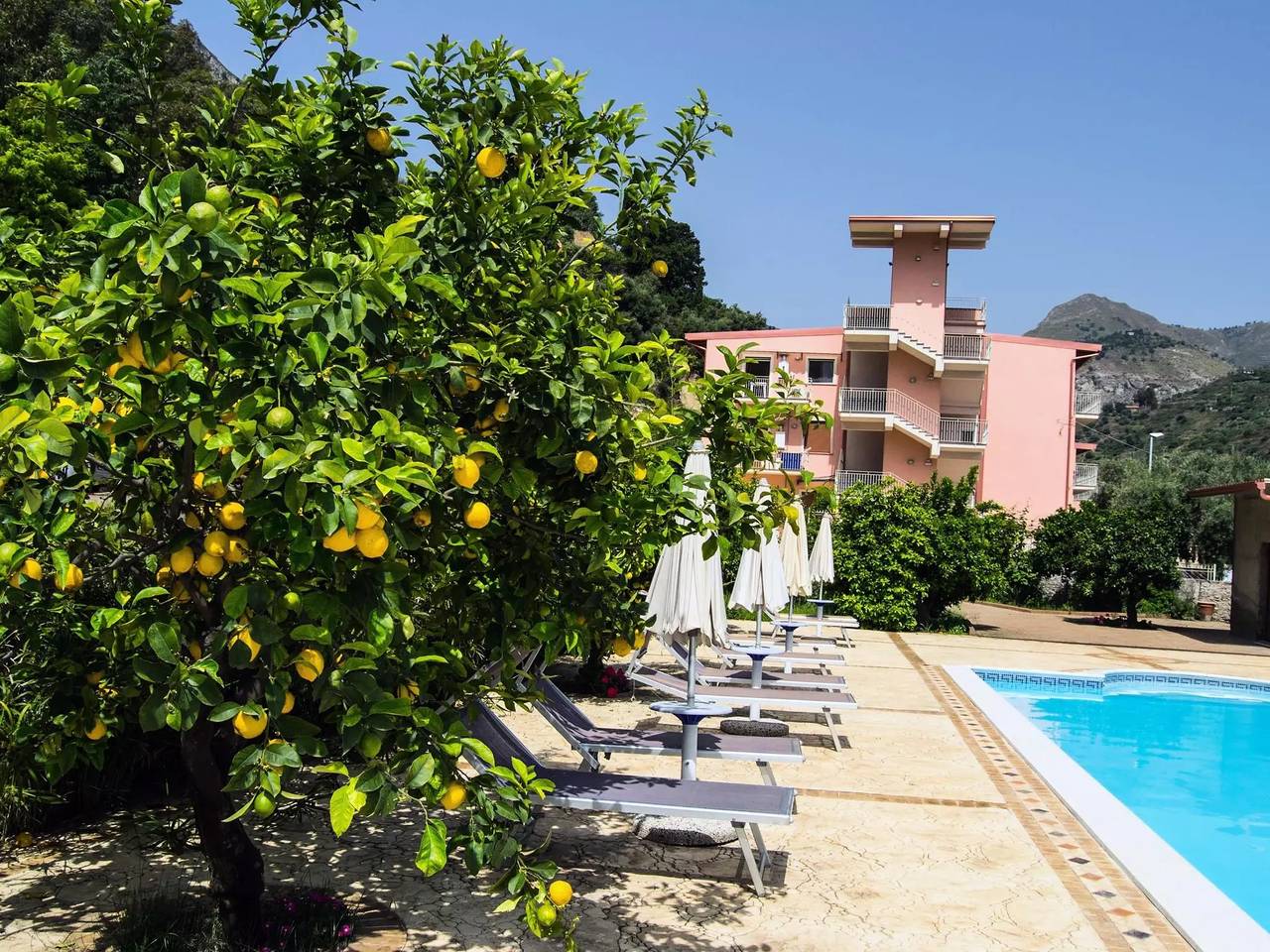 Apartamento entero, 3 estancias 2 Personas in Letojanni, Provincia de Messina